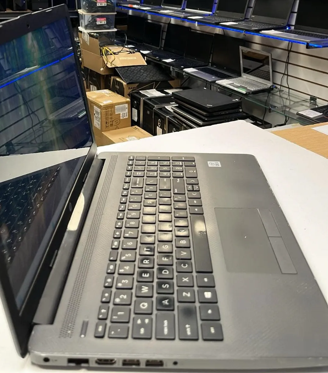 Laptop HP 250 G7 i5-1035G1 16Go SSD 256Go NVMe HDMI garantie 1 an   tx