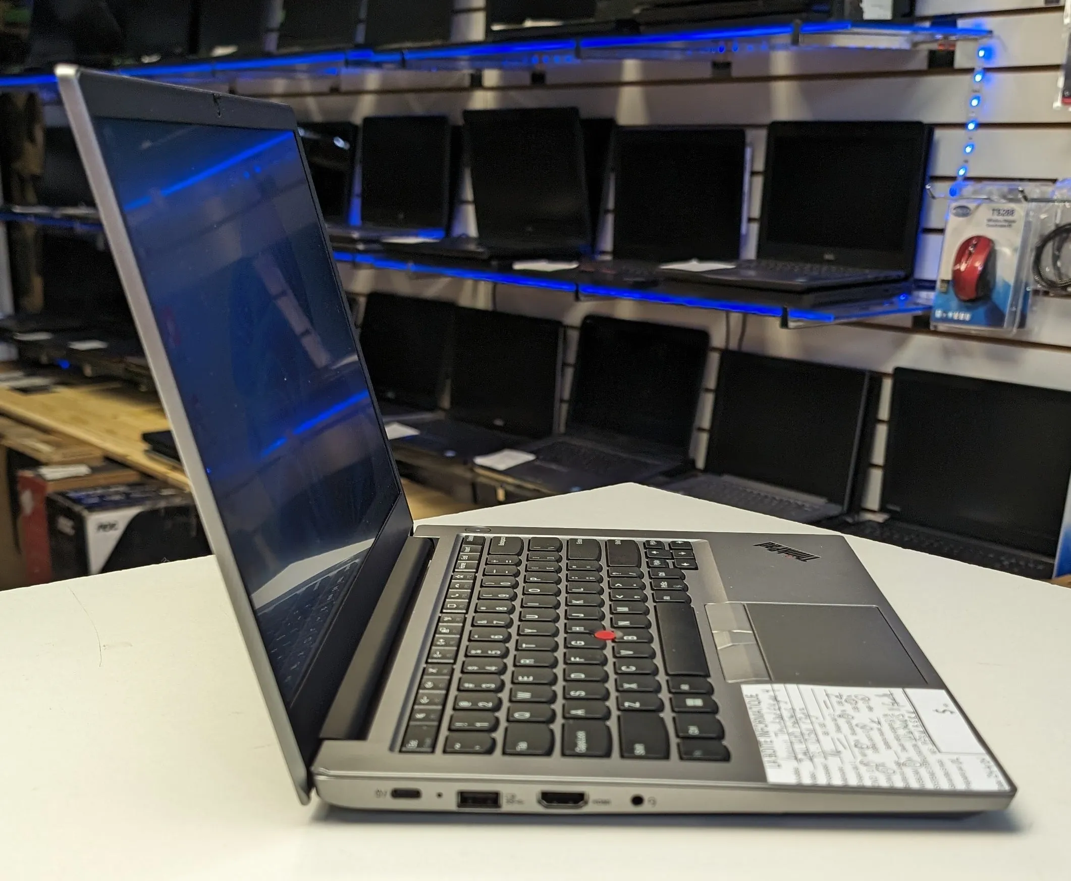 Laptop Lenovo ThinkPad E14 Gen 4 i3-1215u 16Go SSD 256Go 14po HDMI
