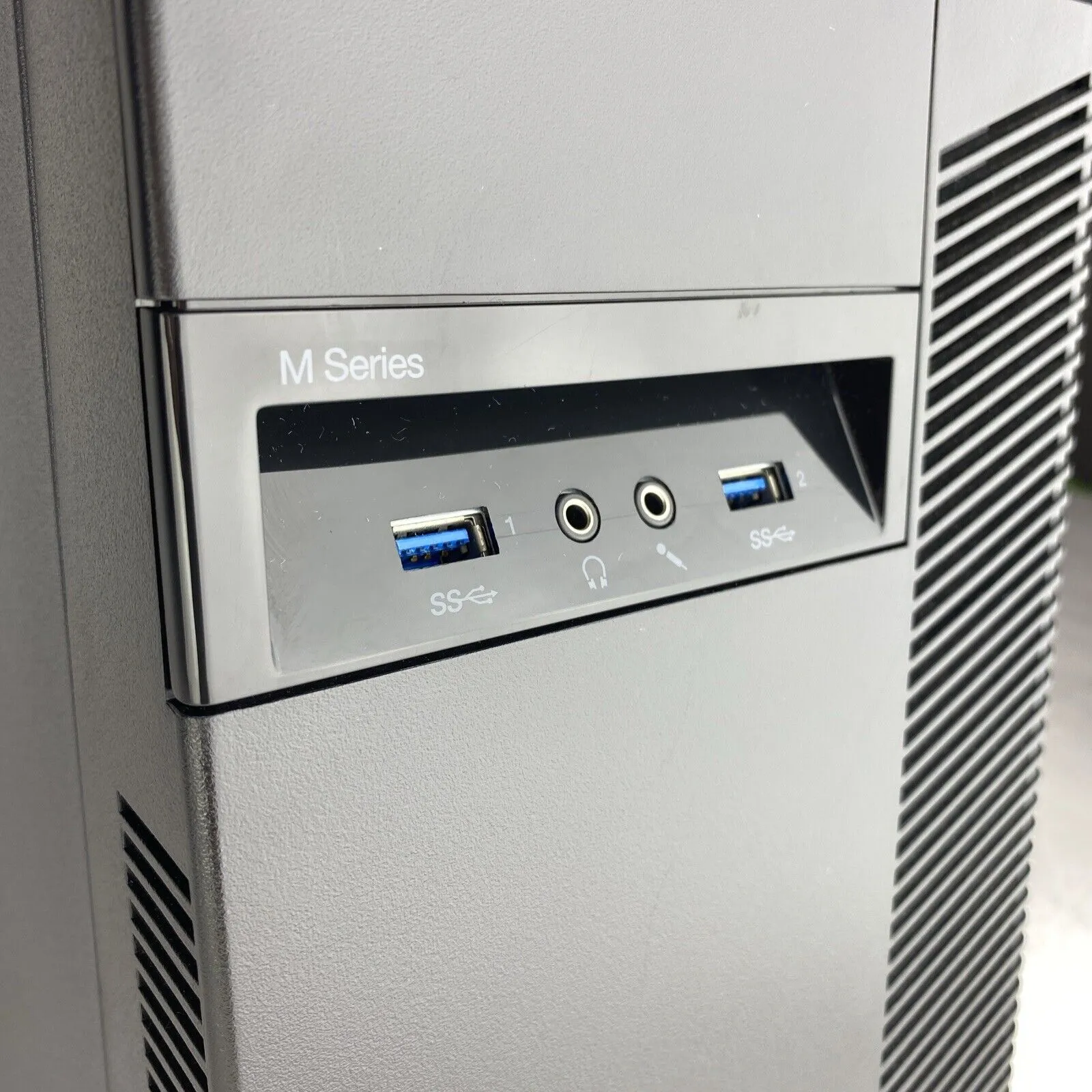 Lenovo ThinkCentre M83 MT Intel Core i5-4670 3.40GHz 4GB RAM DVDCD/RW No HDD OS