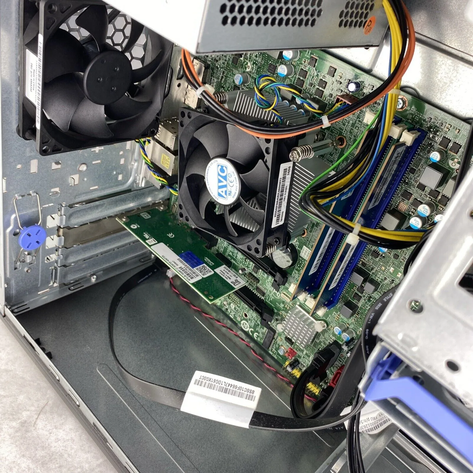 Lenovo ThinkCentre M900 Tower Quad Core i5-6500 3.20GHz 8GB RAM No HDD No OS