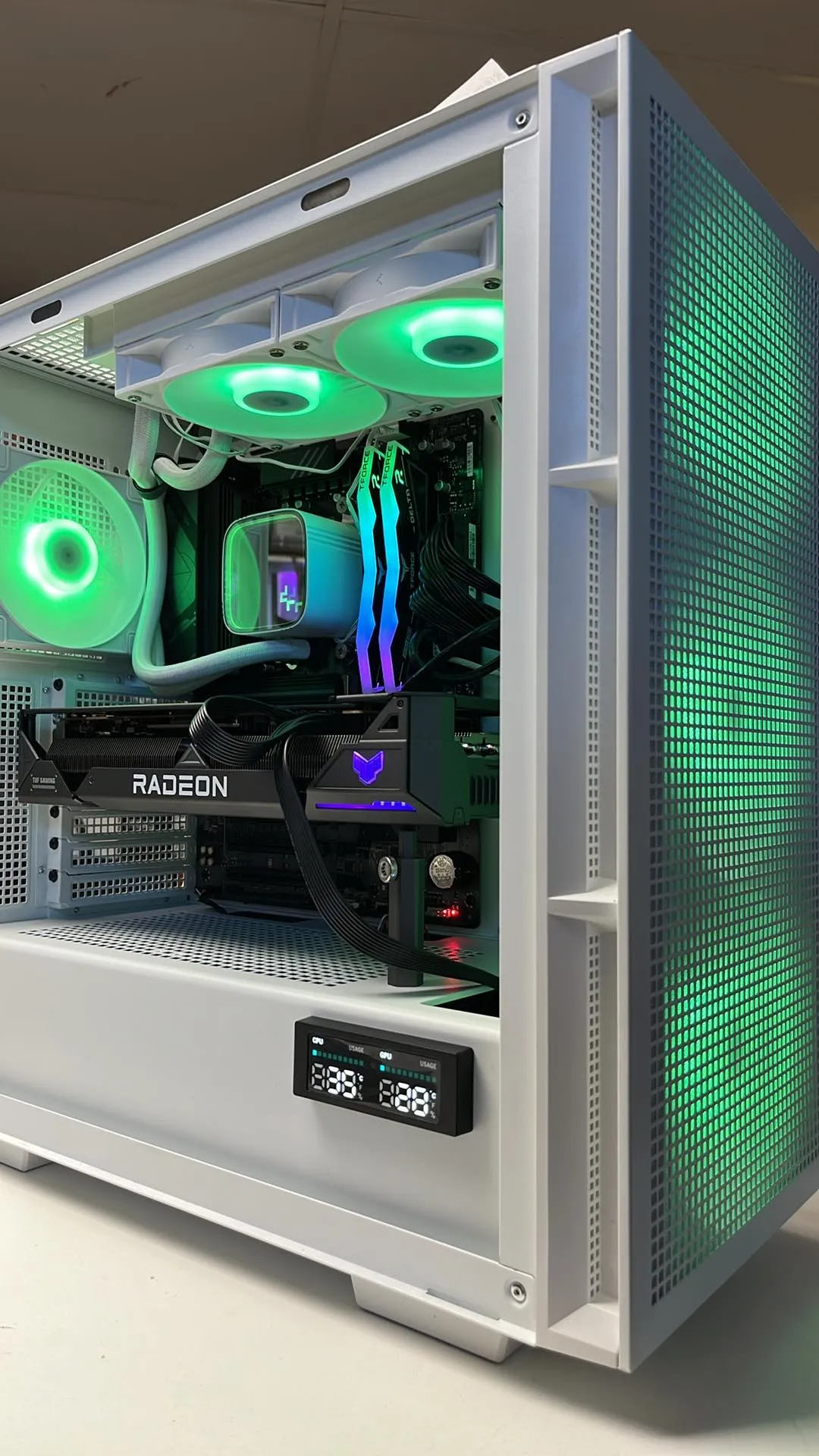 [NEUF] PC GAMING RX 7800 XT Ryzen 7 7800 X3D 32GB DDR5 SSD 2TB