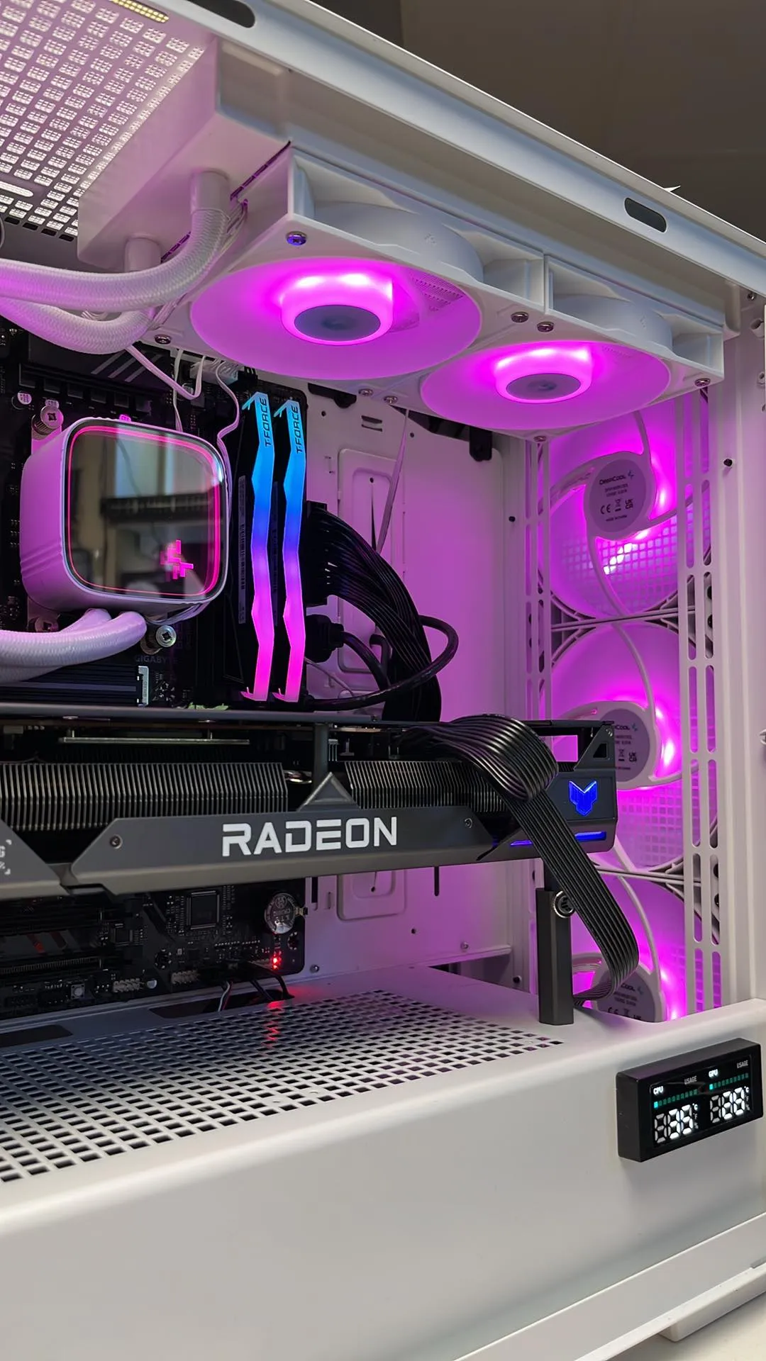 [NEUF] PC GAMING RX 7800 XT Ryzen 7 7800 X3D 32GB DDR5 SSD 2TB