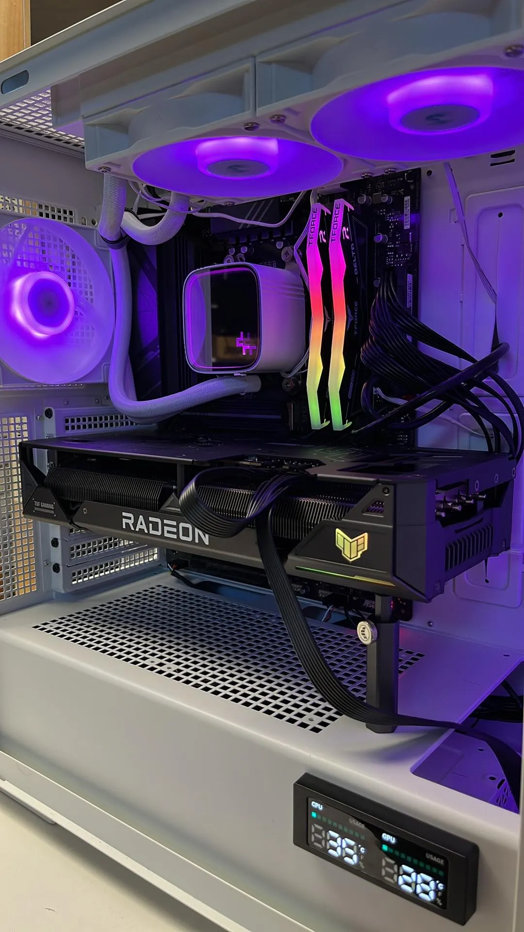 [NEUF] PC GAMING RX 7800 XT Ryzen 7 7800 X3D 32GB DDR5 SSD 2TB