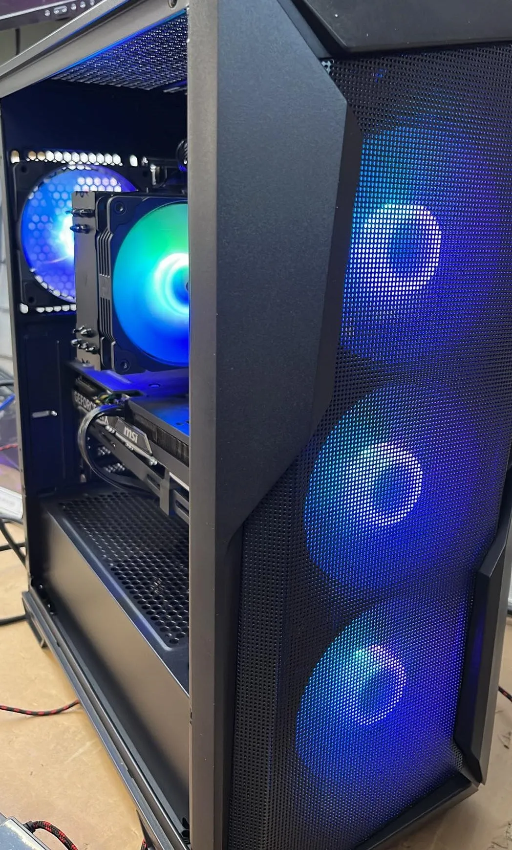 PC GAMING NEUF MSI i7-14700F GeForce RTX 4060 32GB DDR5 5600Mhz SSD 2TB WiFi