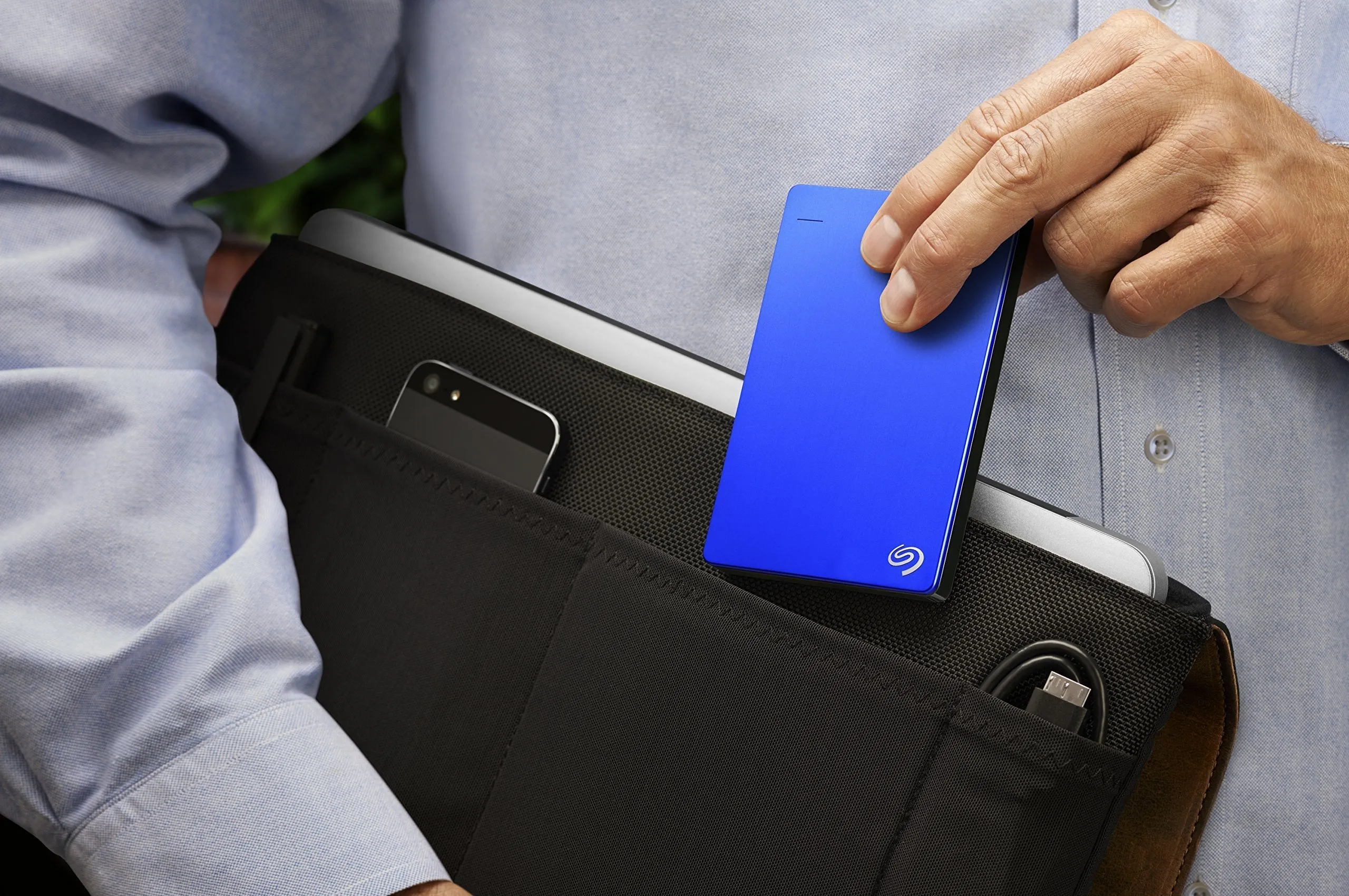 Seagate Backup Plus Slim 2TB Portable Hard Drive External USB 3.0, Blue   2mo Adobe CC Photography (STDR2000102)