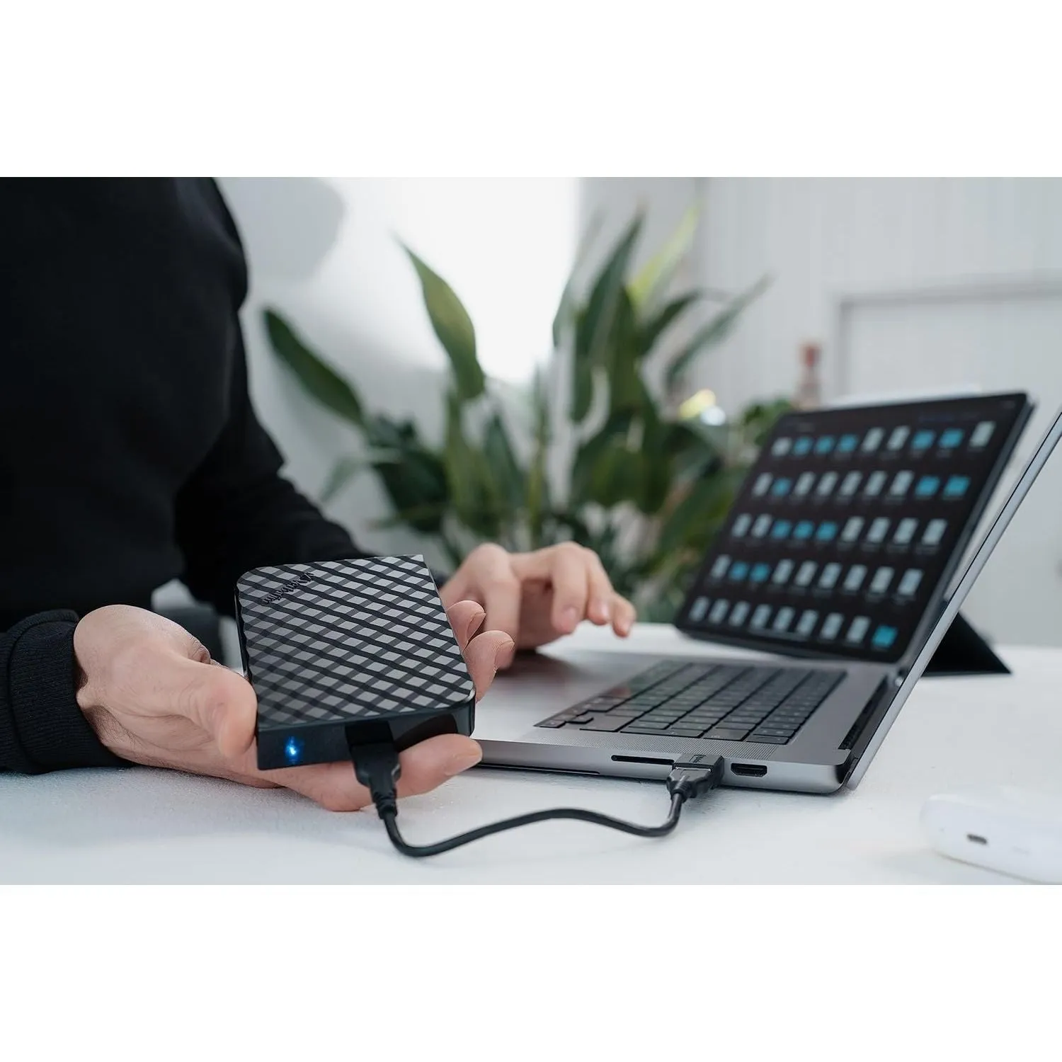 Verbatim 53223 4TB Store 'n' Go USB 3.0 Portable Hard Drive - Black