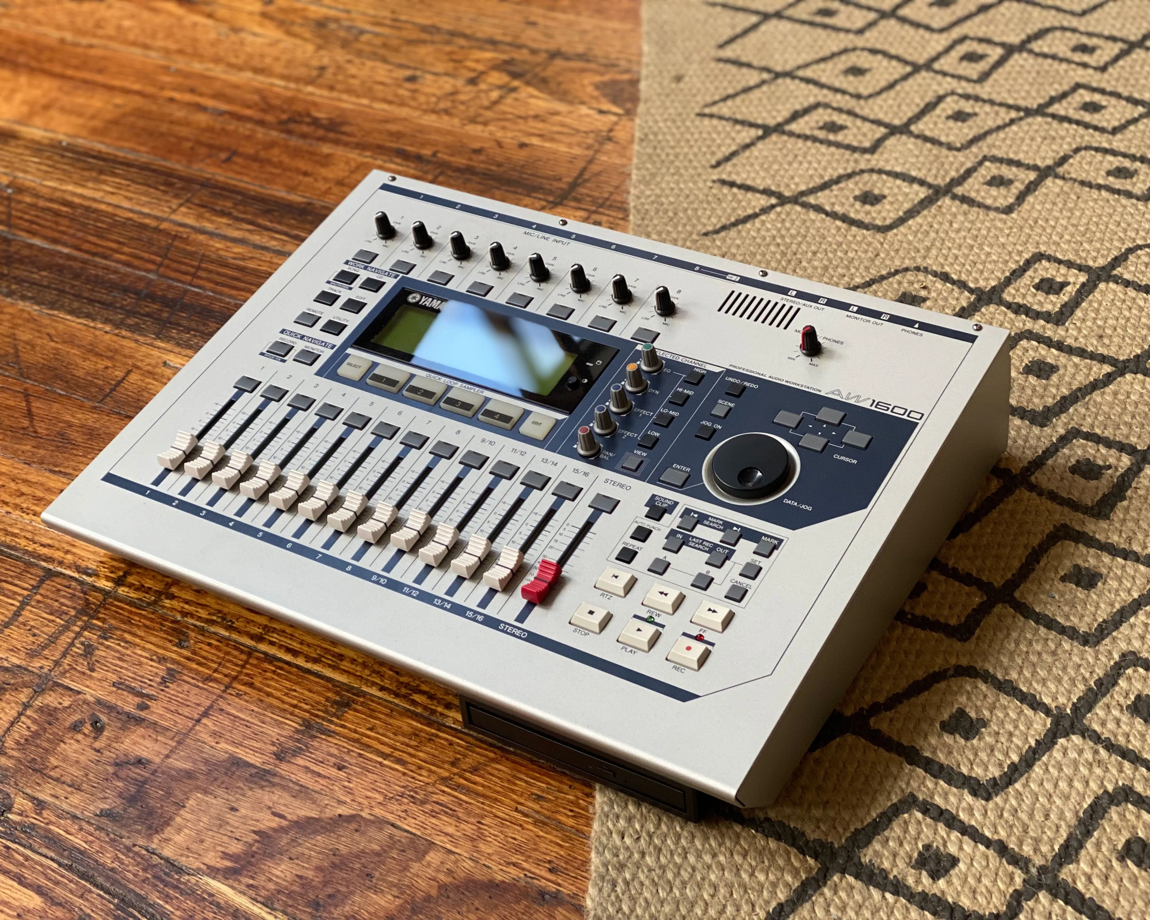 YAMAHA AW1600 Digital Recorder